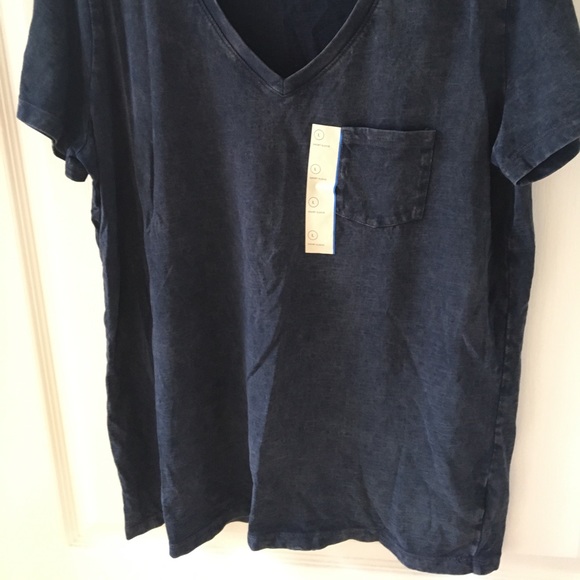 Universal Thread V- Neck - Picture 2 of 3